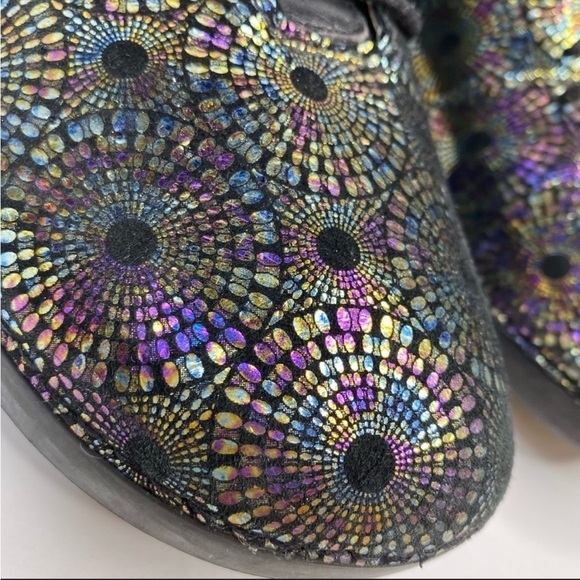 Alegria Metallic Shiny Printed Lace Up Leather Sneakers Black NWT Size 7 - Picture 2 of 13